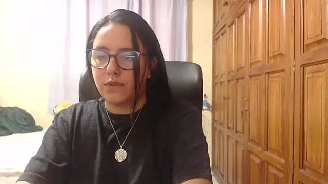 Snapshot of Venus_cat_ chatting on February 2026 12:58:02 AM Venus cat online show from February 2026 12:58:02 AM