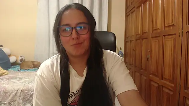 Snapshot of Venus_cat_ chatting on March 2026 03:43:01 AM Venus cat online show from March 2026 03:43:01 AM