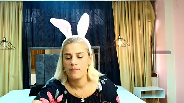 scarlet milf  online show from October 2025 07:34:02 PM