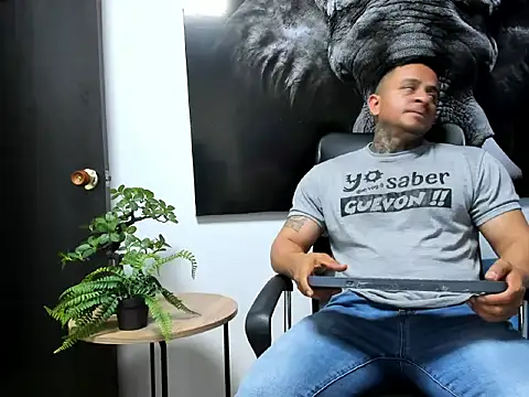 ZEUS-KING online show from May 2026 07:39:02 AM