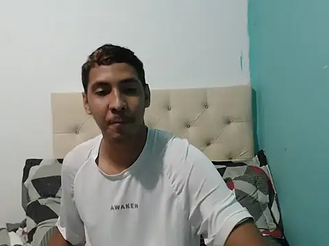 Snapshot of Kiarayalex chatting on October 2025 12:53:02 AM Kiarayalex online show from October 2025 12:53:02 AM