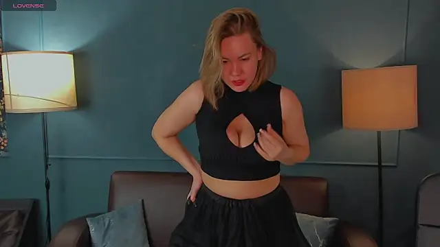 Snapshot of AriaEven chatting on March 2026 03:00:02 AM AriaEven online show from March 2026 03:00:02 AM