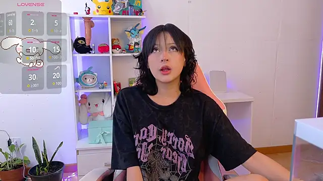 Sallie Doll online show from November 2025 06:51:02 PM