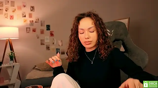 Snapshot of branchwithflowerss chatting on October 2025 12:09:01 PM branchwithflowerss online show from October 2025 12:09:01 PM