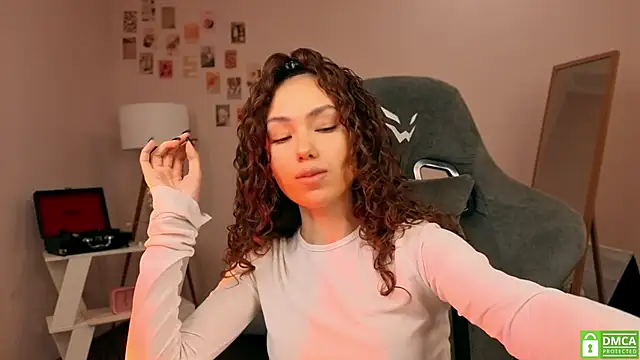 Snapshot of branchwithflowerss chatting on October 2025 01:56:02 PM branchwithflowerss online show from October 2025 01:56:02 PM