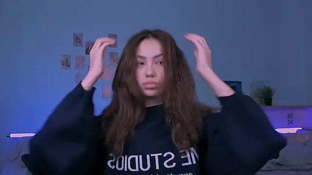 Snapshot of branchwithflowerss chatting on November 2025 05:54:01 AM branchwithflowerss online show from November 2025 05:54:01 AM