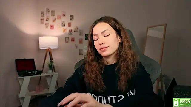 Snapshot of branchwithflowerss chatting on December 2025 11:52:01 AM branchwithflowerss online show from December 2025 11:52:01 AM