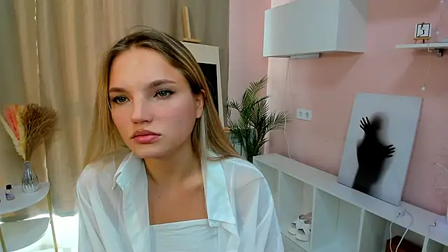 JulieLupo online show from October 2025 06:11:01 AM