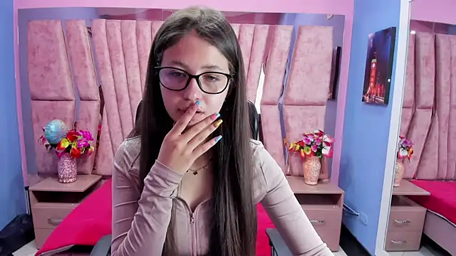 sarah sweett  online show from October 2025 02:31:01 PM