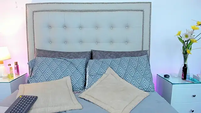 Emilysweet2 online show from November 2025 05:56:01 PM