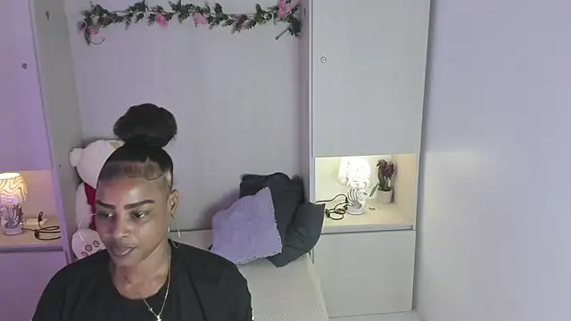 Snapshot of GigiMane chatting on October 2025 07:33:02 PM GigiMane online show from October 2025 07:33:02 PM