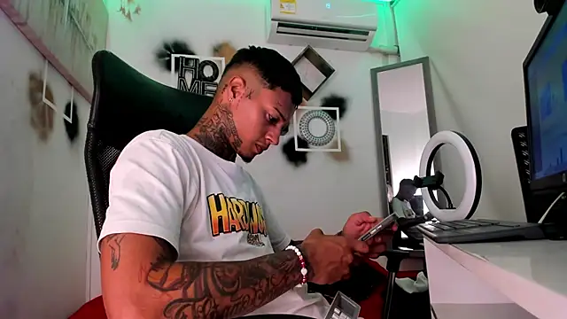 The boy dreams1 online show from October 2025 02:01:02 AM