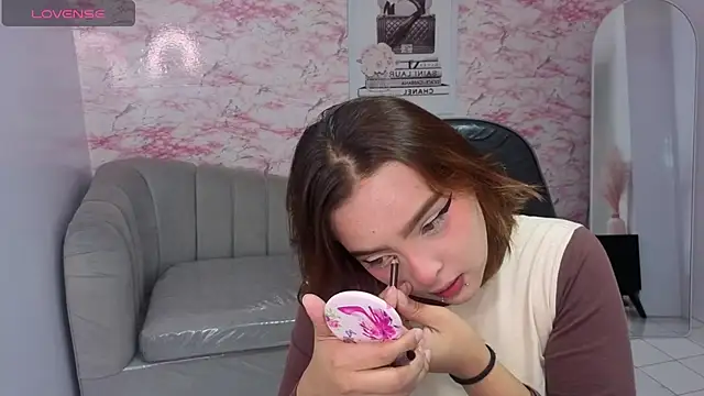 mia foster t online show from February 2026 01:19:01 PM