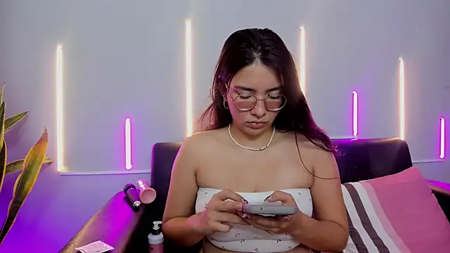 Jules Angel online show from November 2025 12:59:01 PM