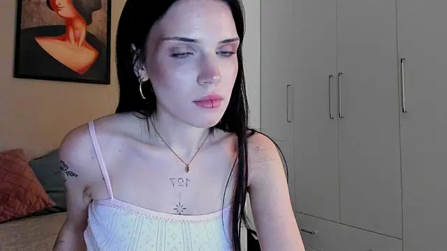 Snapshot of LuminaryLuxe chatting on October 2025 01:32:01 PM LuminaryLuxe online show from October 2025 01:32:01 PM