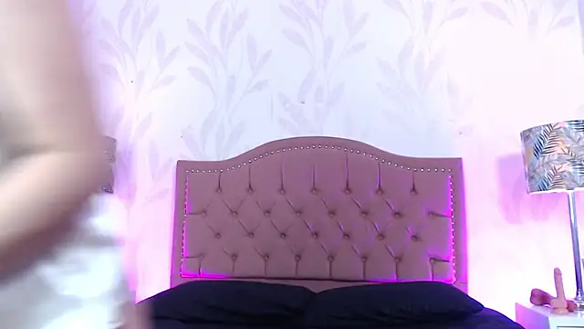 IssisLancaster online show from October 2025 01:50:02 PM