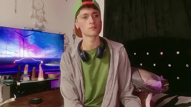 Tyler cat online show from November 2025 04:18:02 PM