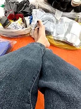 Lili 2love online show from November 2025 01:00:02 AM