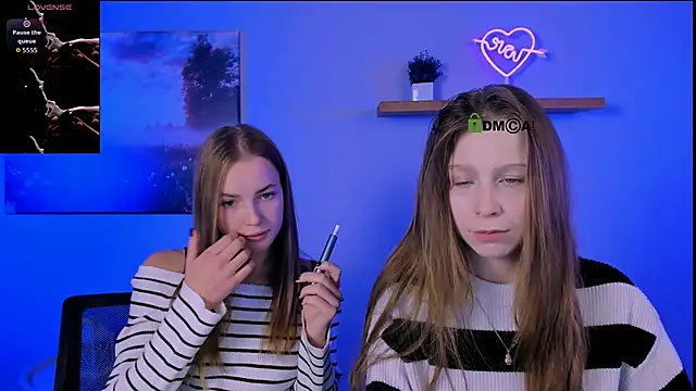 esme moore  online show from November 2025 09:42:02 AM