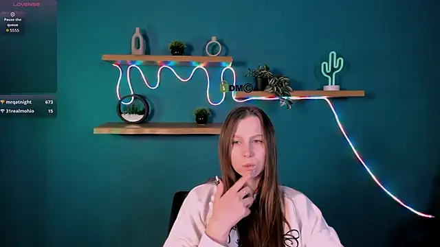 esme moore  online show from November 2025 11:45:01 AM