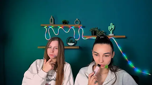 esme moore  online show from December 2025 09:29:01 AM