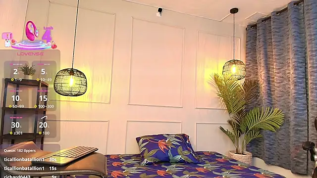 Nikki Vesper online show from December 2025 11:49:02 AM