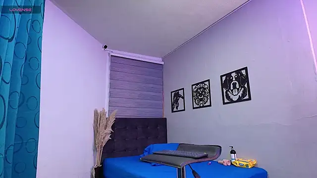 Nikki Vesper online show from April 2026 04:27:01 AM