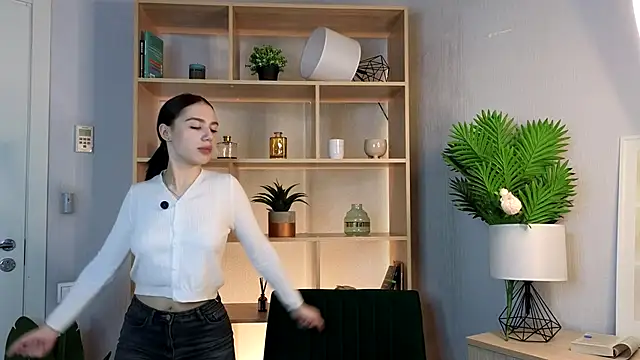 FrankieViall online show from October 2025 10:35:02 AM