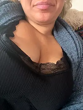 Daiana Andra online show from December 2025 12:58:02 PM