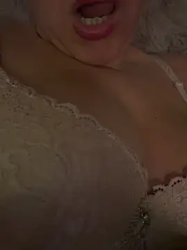 Daiana Andra online show from March 2026 10:13:02 PM