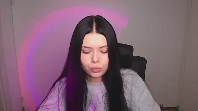 Mona Esty online show from October 2025 05:24:02 PM