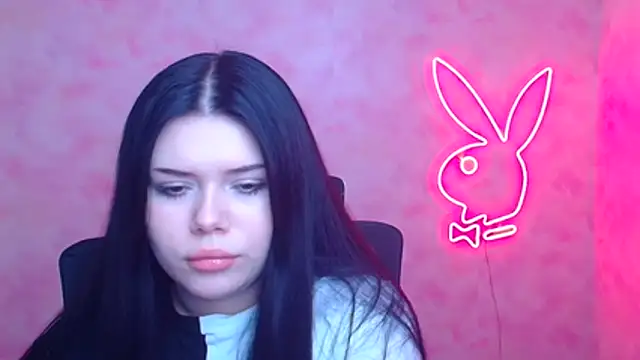 Mona Esty online show from December 2025 06:36:02 PM