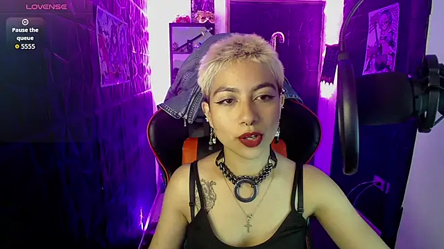 lunarichy22 online show from December 2025 09:01:02 PM