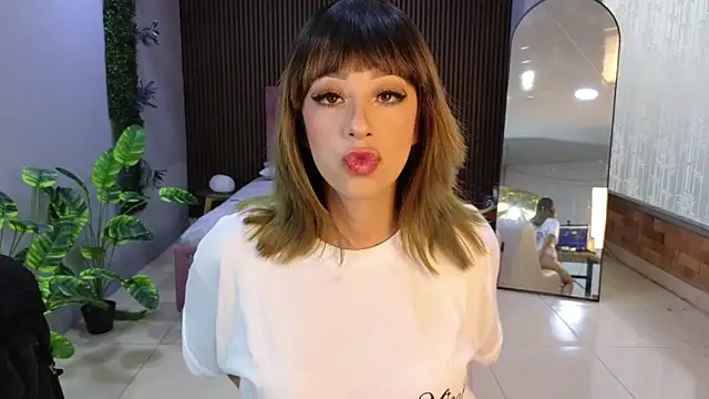 sexengel lisa online show from February 2026 08:59:02 PM