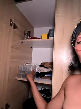 Qadeshoficial online show from October 2025 09:42:01 PM