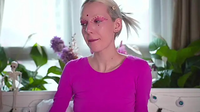 RanyThomson online show from October 2025 12:19:02 PM