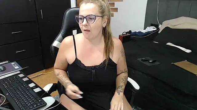 perlagoloza05 online show from February 2026 02:51:02 AM