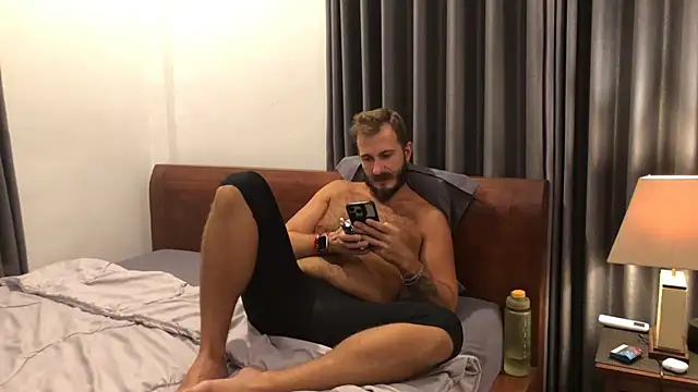 Snapshot of mrmaxiy chatting on March 2026 11:28:02 AM mrmaxiy online show from March 2026 11:28:02 AM