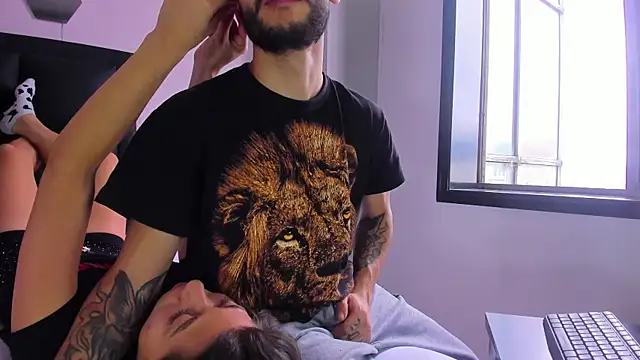 2 fire online show from December 2025 08:05:02 PM