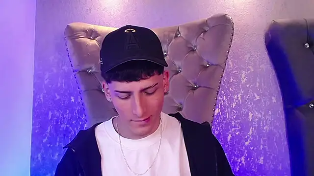 MateoMitchell online show from October 2025 04:57:01 AM