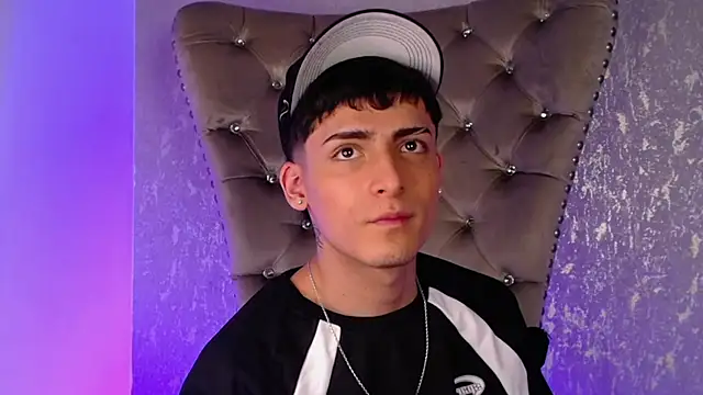 MateoMitchell online show from November 2025 04:33:02 AM