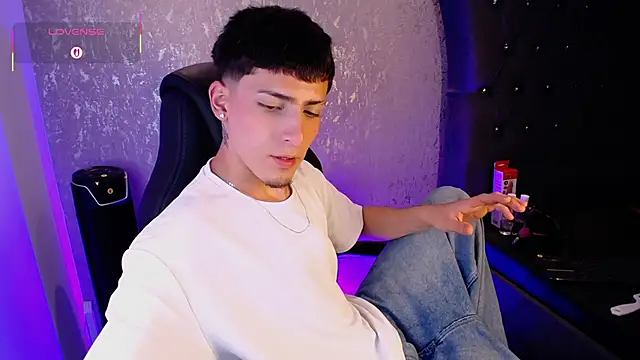 MateoMitchell online show from December 2025 05:57:02 AM