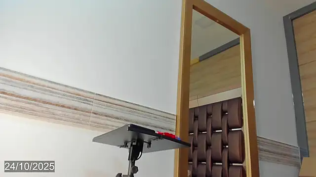 Snapshot of bella_tinkerbell_bahamas chatting on October 2025 07:54:02 PM bella tinkerbell bahamas online show from October 2025 07:54:02 PM