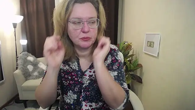 VestaWoody online show from November 2025 06:56:02 AM