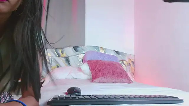 luna valen online show from November 2025 08:18:01 PM