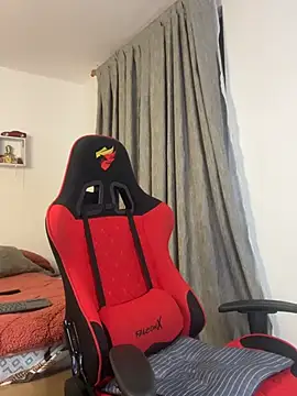 Ezzio Scolaro online show from February 2026 12:31:01 AM