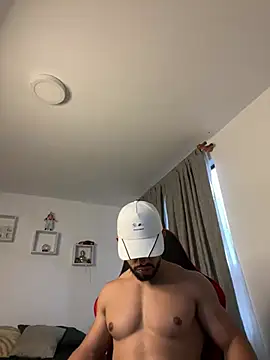 Ezzio Scolaro online show from March 2026 10:57:02 PM