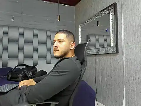 Snapshot of jasonshaw25 chatting on October 2025 11:37:01 PM jasonshaw25 online show from October 2025 11:37:01 PM