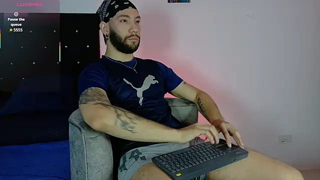 angel kyrozz online show from March 2026 06:40:01 PM