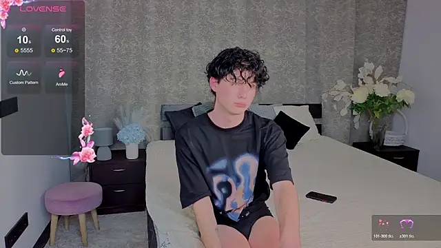 Cute Mike online show from November 2025 08:00:01 PM